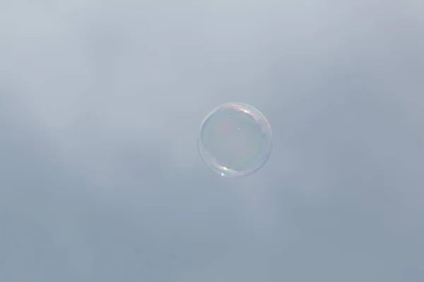 Seifenblasen Vor Wolkenlosem Blauen Himmel — Stockfoto