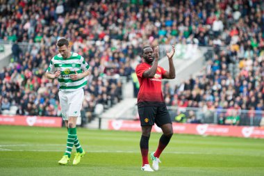 25th Eylül 2018, Cork, İrlanda - Louis Saha Liam Miller haraç sırasında maç İrlanda ve Celtic XI arasında vs Manchester United XI.