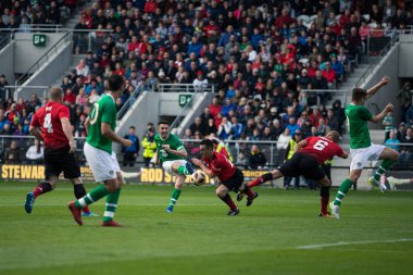 25th Eylül 2018, Cork, İrlanda - Robbie Keane Liam Miller haraç sırasında maç İrlanda ve Celtic XI arasında vs Manchester United XI.