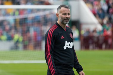 25th Eylül 2018, Cork, İrlanda - Ryan Giggs Liam Miller haraç için Pairc Kullanıcı arabirimi Chaoimh sahada ısınma sırasında maç İrlanda ve Celtic XI arasında vs Manchester United XI.