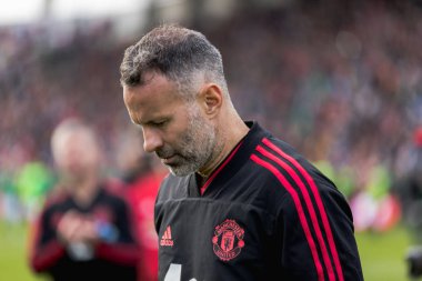 25th Eylül 2018, Cork, İrlanda - Ryan Giggs Tur onur konuğu Liam Miller haraç maç aşağı bakıyor.