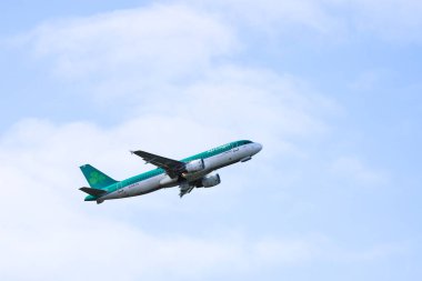 20 Ocak 2019, Cork, İrlanda - Aer Lingus uçak Cork International airport adlı çıkartıyor