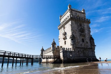 6 Ekim 2019, Lizbon, Portekiz - Belem Kulesi, resmi adıyla Saint Vincent Kulesi Lizbon 'da hem kale hem de Lizbon' a törensel geçit görevi gören 16. yüzyıldan kalma bir kaledir..
