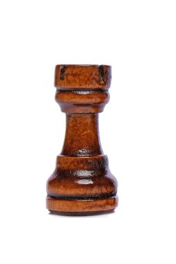 beyaz zemin üzerinde satranç oyunu