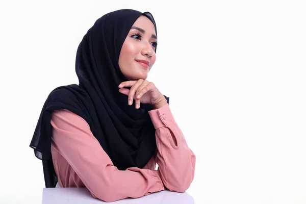 Wanita Asia Cantik Dengan Ekspresi Wajah Pada Latar Belakang Putih — Stok Foto