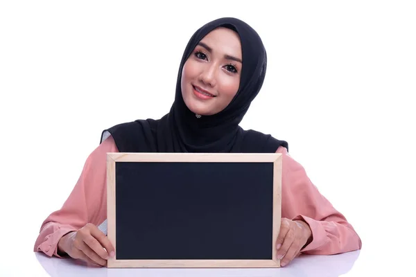 Oktatás Vagy Tanulás Csinos Muszlim Nővel — Stock Fotó