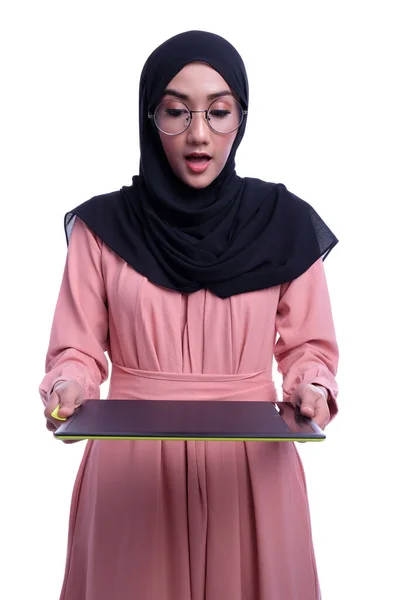 Bizalom Interaktív Csinos Muszlim Tabletta Üzleti Vagy Pénzügyi Interaktív Koncepció — Stock Fotó