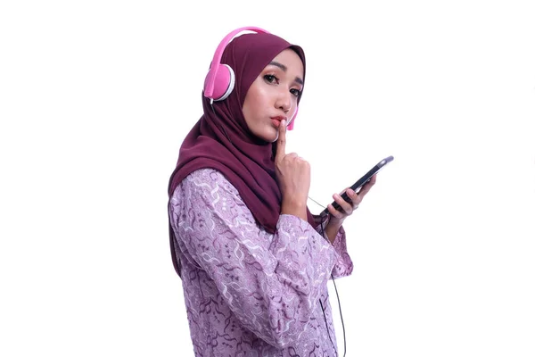 Attractive Muslim Woman Using Headphone Listening Learning Communication Education Conceptual — Stock Photo, Image