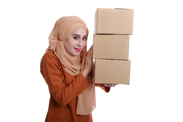 Beleza Mulher Muçulmana Asiática Carregando Caixas Fundo Branco Compras Compras — Fotografia de Stock