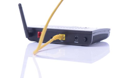 İnternet kablosu ya da beyaz arka planda modern