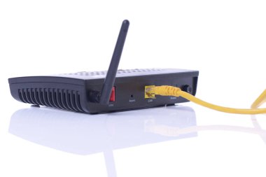 modem kablo kablosuna aşılanıyor