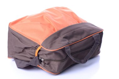 Beyaz arka planda bebek çantası.