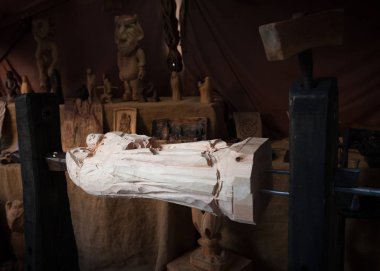 Ahşap işçi el oymak PIN çalışma ile