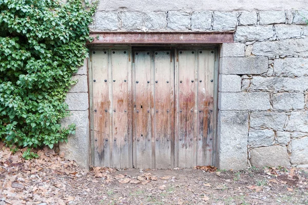 Старая Деревянная Дверь Загородное Жилье — стоковое фото
