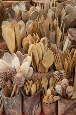 Kaşıklar, çatallar, mutfak eşyaları ve diğer mutfak gereçleri va oluşturulan