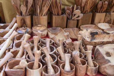 Kaşıklar, çatallar, mutfak eşyaları ve diğer mutfak gereçleri va oluşturulan