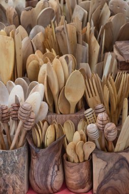 Kaşıklar, çatallar, mutfak eşyaları ve diğer mutfak gereçleri va oluşturulan