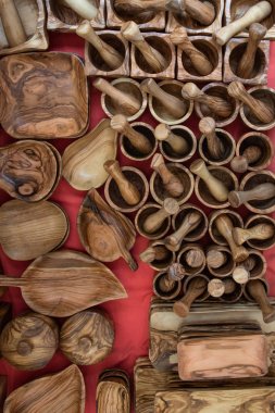 Kaşıklar, çatallar, mutfak eşyaları ve diğer mutfak gereçleri va oluşturulan