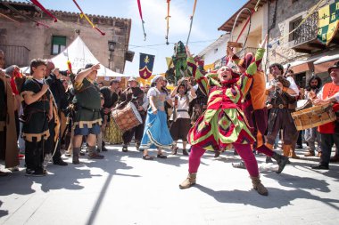 buffoon hareket insanlar tarafından çevrili bile mimetricated