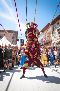 buffoon hareket insanlar tarafından çevrili bile mimetricated