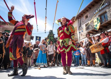 buffoon hareket insanlar tarafından çevrili bile mimetricated