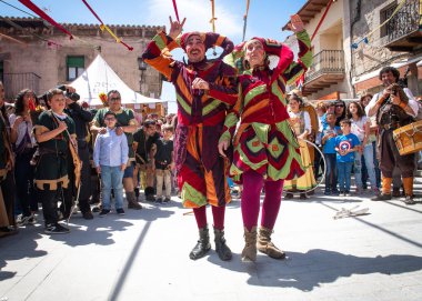 buffoon hareket insanlar tarafından çevrili bile mimetricated