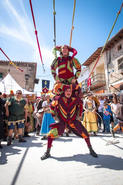 buffoon hareket insanlar tarafından çevrili bile mimetricated