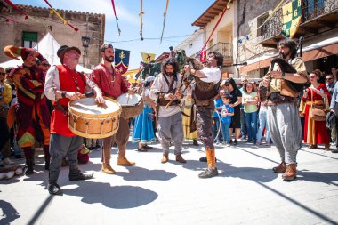 buffoon hareket insanlar tarafından çevrili bile mimetricated