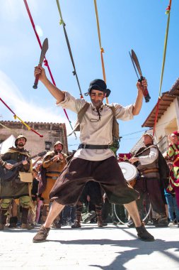 buffoon hareket insanlar tarafından çevrili bile mimetricated