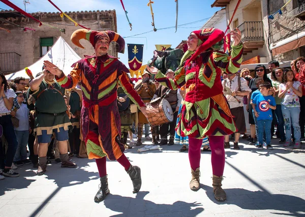 2019年5月1日 アドラダ アビラ スパリの町で 中世の市場のお祝いの際に 町の広場でパフォーマンスを行うブッフォン — ストック写真