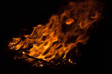 Gece yangın closeup Alevi