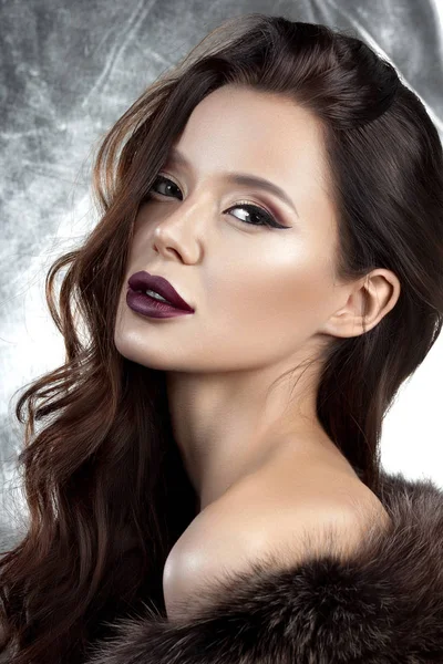 Luxurious Young Woman Evening Make Metal Background Beauty Close Portrait — Stock Photo, Image