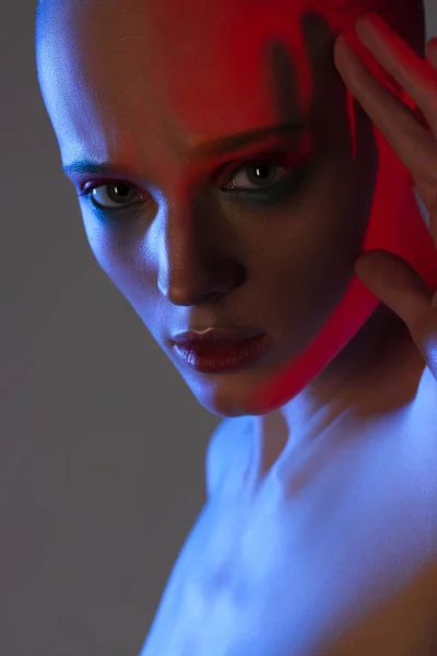 Ung Vacker Flicka Med Neon Belysning Skönhet Närbild Porträtt — Stockfoto
