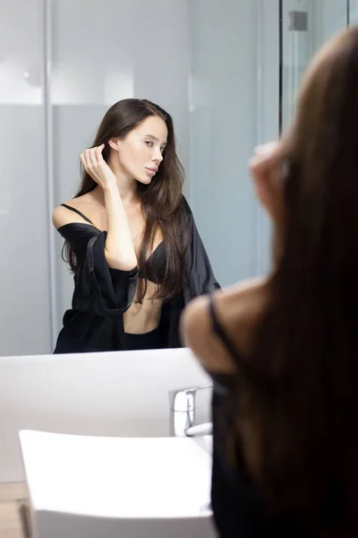 Joven Chica Elegante Baño Retrato Tocador Belleza — Foto de Stock