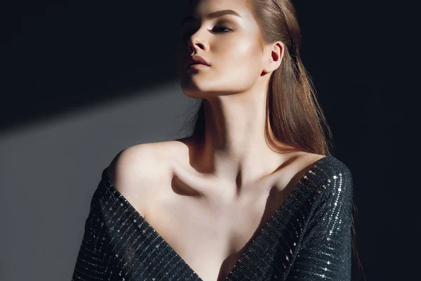Young Elegant Girl Black Shiny Suit Sequins Beauty Portrait — Stock Photo, Image