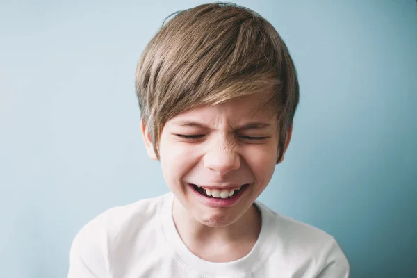 Αγόρι Κλαίει Αντίληψη Των Συναισθημάτων — Φωτογραφία Αρχείου