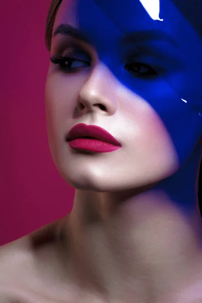 Mavi Filtreli Temiz Mükemmel Cilt Genç Güzel Kadın Güzellik Portresi — Stok fotoğraf