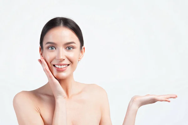 Young Beautiful Woman Clean Perfect Skin Keeps Missing Item Product — Stock Photo, Image
