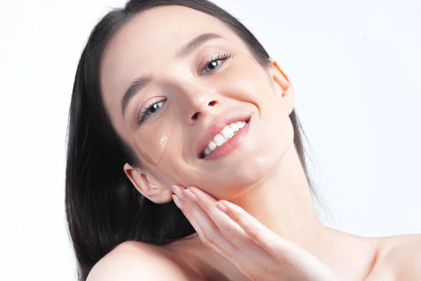 Junge Schöne Frau Mit Transparenten Patches Nahaufnahme Hautpflege Und Alterskosmetik — Stockfoto