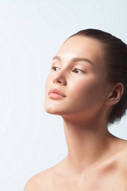 Temiz, mükemmel ciltli, genç ve güzel bir kadın. Güzel portre.