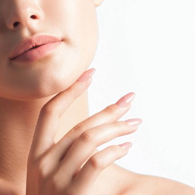 Genç güzel kız anonim portresi. Güzellik ve cilt bakım kavramı