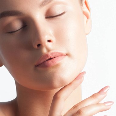 Temiz, mükemmel ciltli, genç ve güzel bir kadın. Güzel portre.