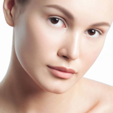 Temiz, mükemmel ciltli, genç ve güzel bir kadın. Güzel portre.