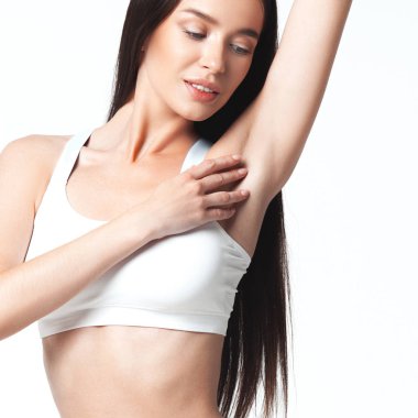 Beyaz arka plan üzerinde iç çamaşırı seksi genç kadın. Güzellik Portresi