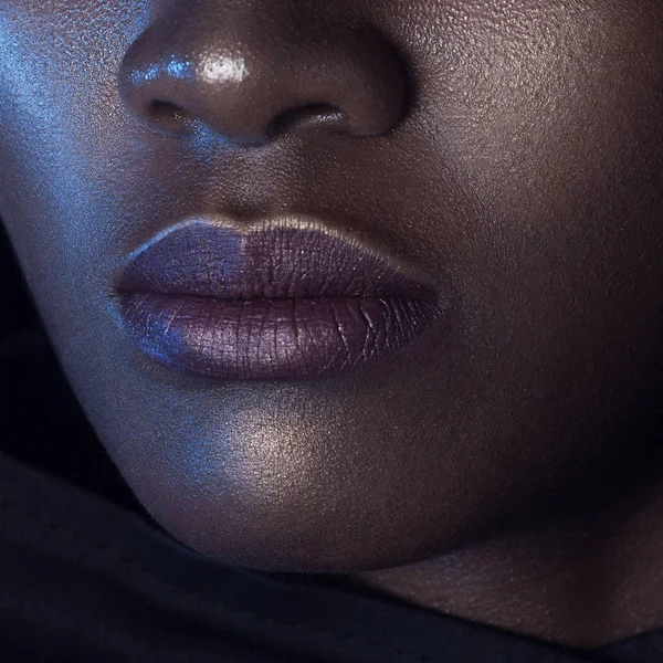 Χείλη Του Νεαρή Όμορφη Μαύρη Γυναίκα Καθαρά Τέλειο Δέρμα Ομορφιά — Φωτογραφία Αρχείου