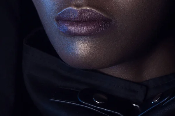 Lèvres Jeune Belle Femme Noire Avec Une Peau Propre Parfaite — Photo