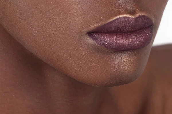 Lèvres Jeune Belle Femme Noire Avec Une Peau Propre Parfaite — Photo