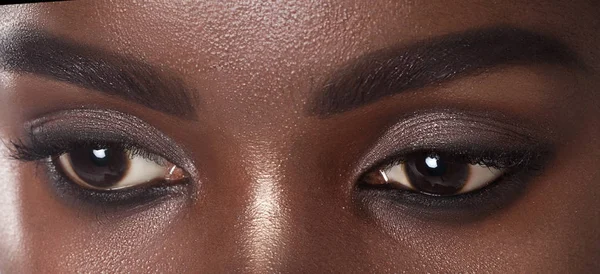 Ojos Joven Hermosa Mujer Negra Con Piel Limpia Perfecta Belleza — Foto de Stock