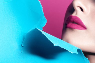 Aralık içinde karton ile temiz mükemmel cilt genç güzel kadın. Anonim Güzellik Portresi