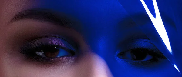 Mavi Filtreli Temiz Mükemmel Cilt Ile Genç Güzel Kadın Gözleri — Stok fotoğraf